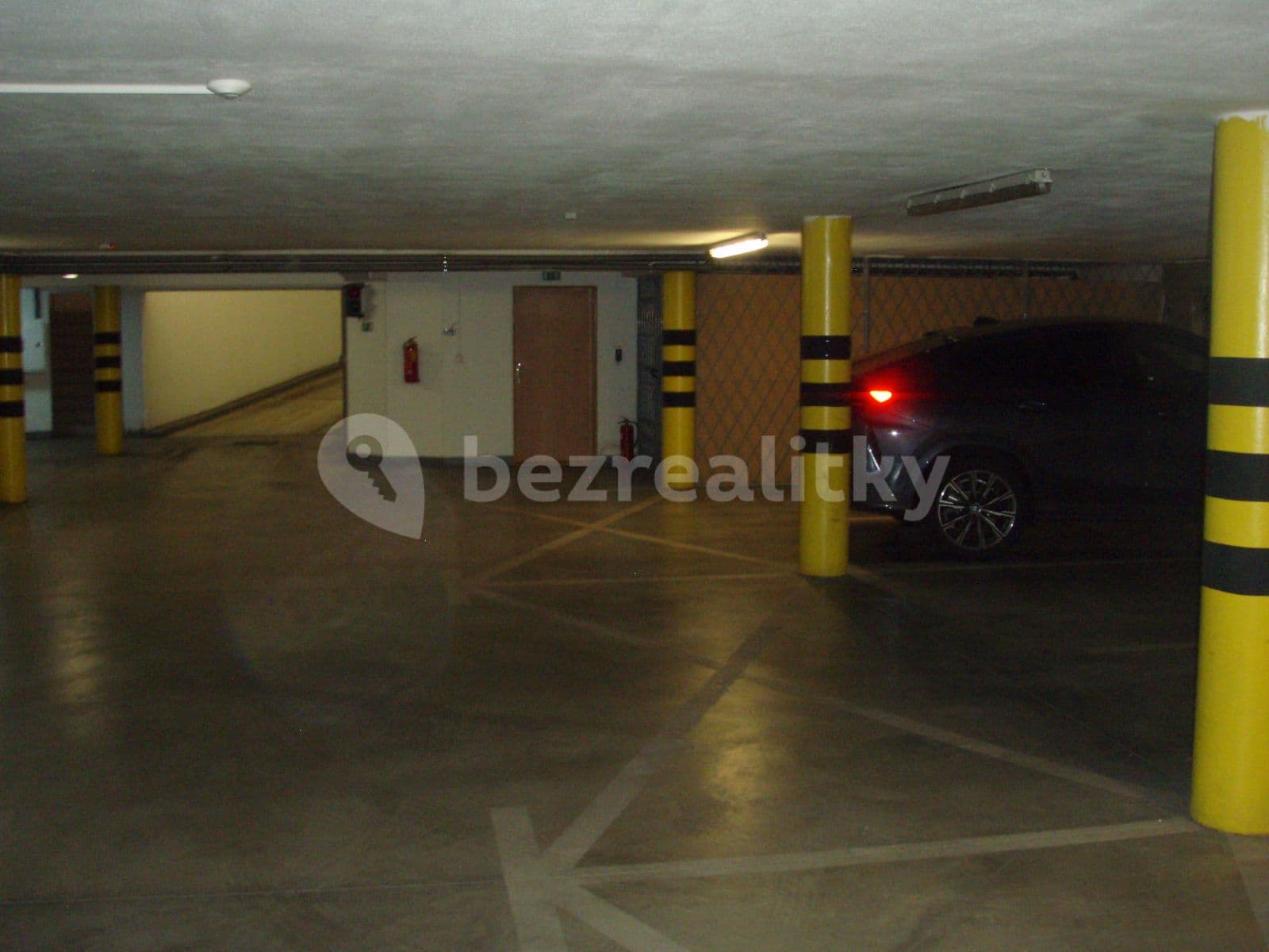 Prenájom garáže 13 m², Nad Šutkou, Praha, Praha Prenájom garáže 13 m², Nad Šutkou, Praha, Praha