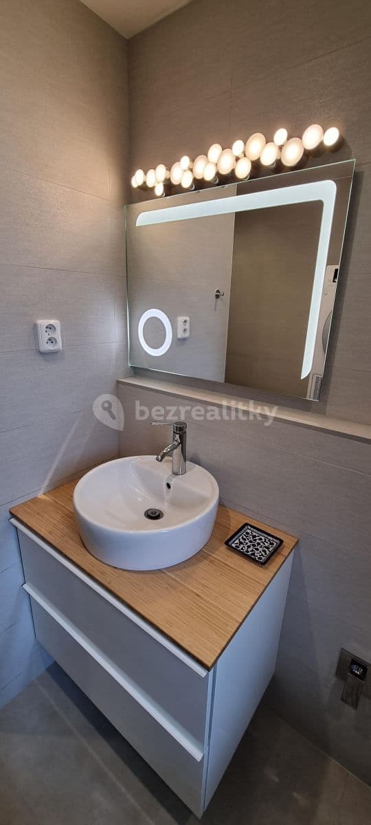 Prenájom bytu 3-izbový 67 m², Mydlářka, Praha, Praha Prenájom bytu 3-izbový 67 m², Mydlářka, Praha, Praha