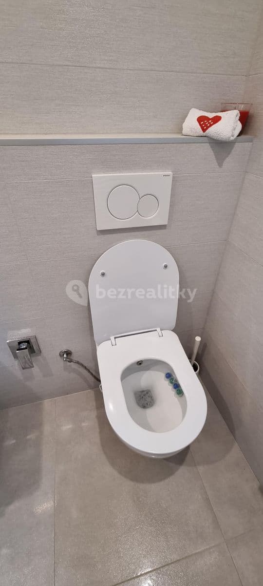 Prenájom bytu 3-izbový 67 m², Mydlářka, Praha, Praha Prenájom bytu 3-izbový 67 m², Mydlářka, Praha, Praha