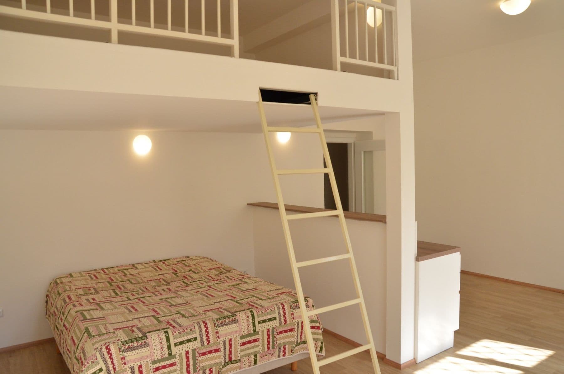 Prenájom bytu 1-izbový 40 m², Šumavská, Praha, Praha Prenájom bytu 1-izbový 40 m², Šumavská, Praha, Praha