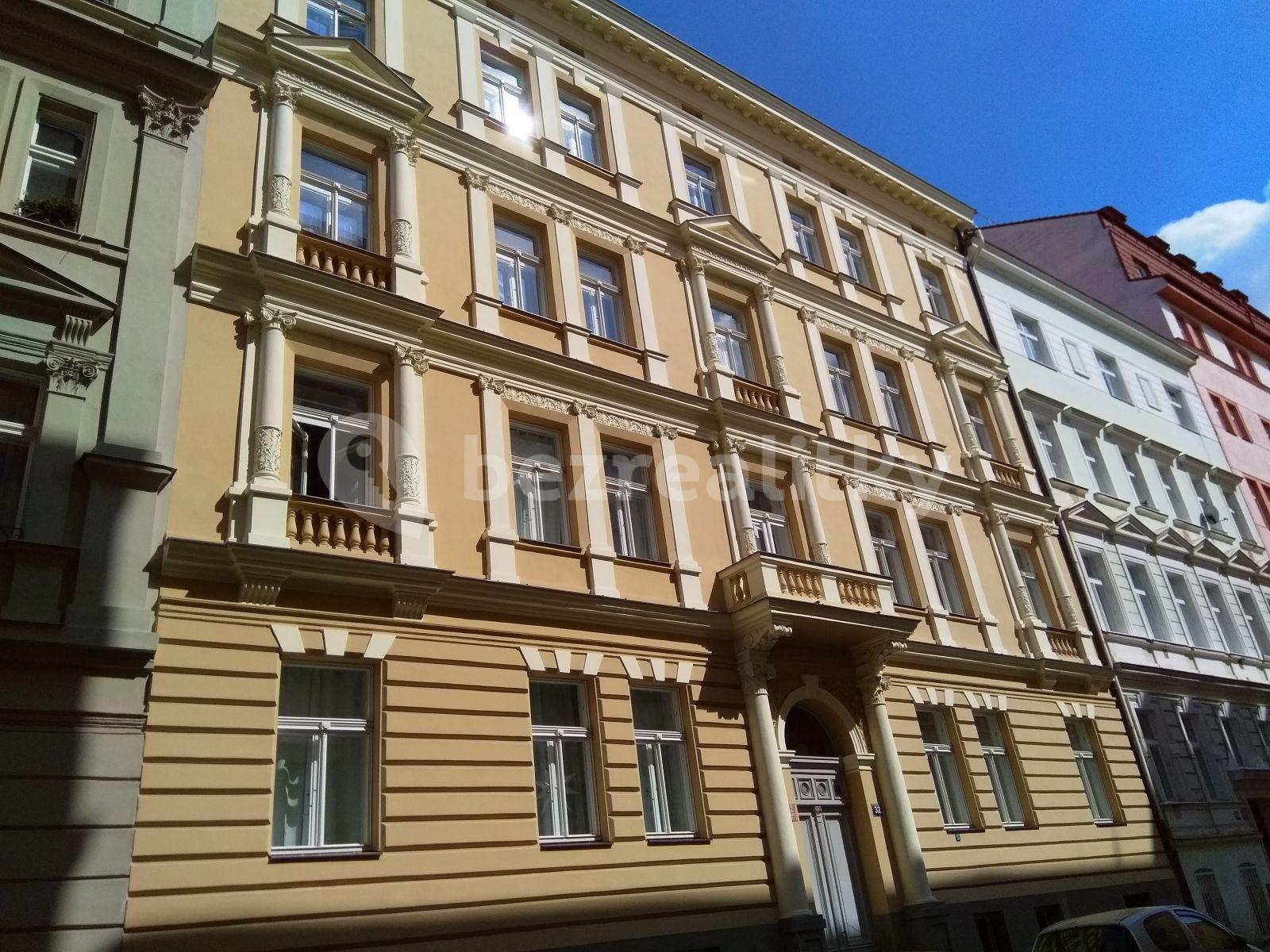 Prenájom bytu 3-izbový 86 m², Varšavská, Praha, Praha