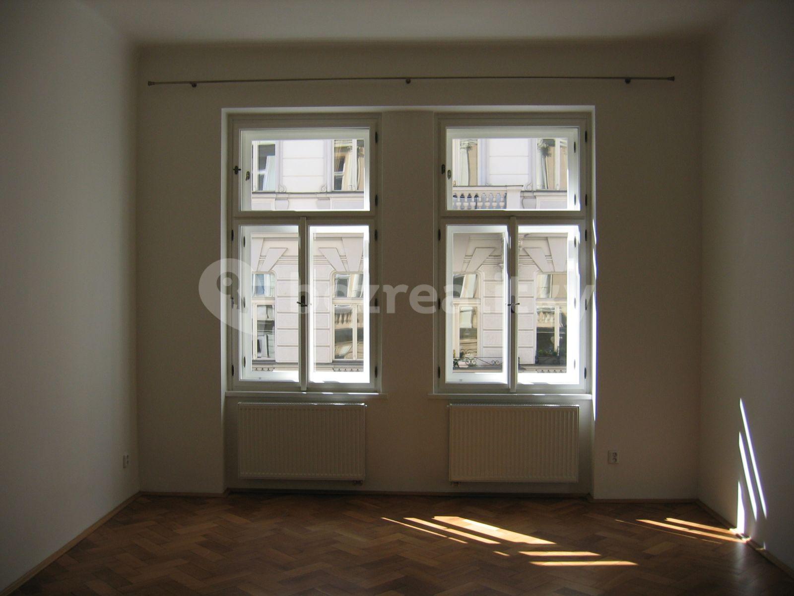 Prenájom bytu 3-izbový 86 m², Varšavská, Praha, Praha