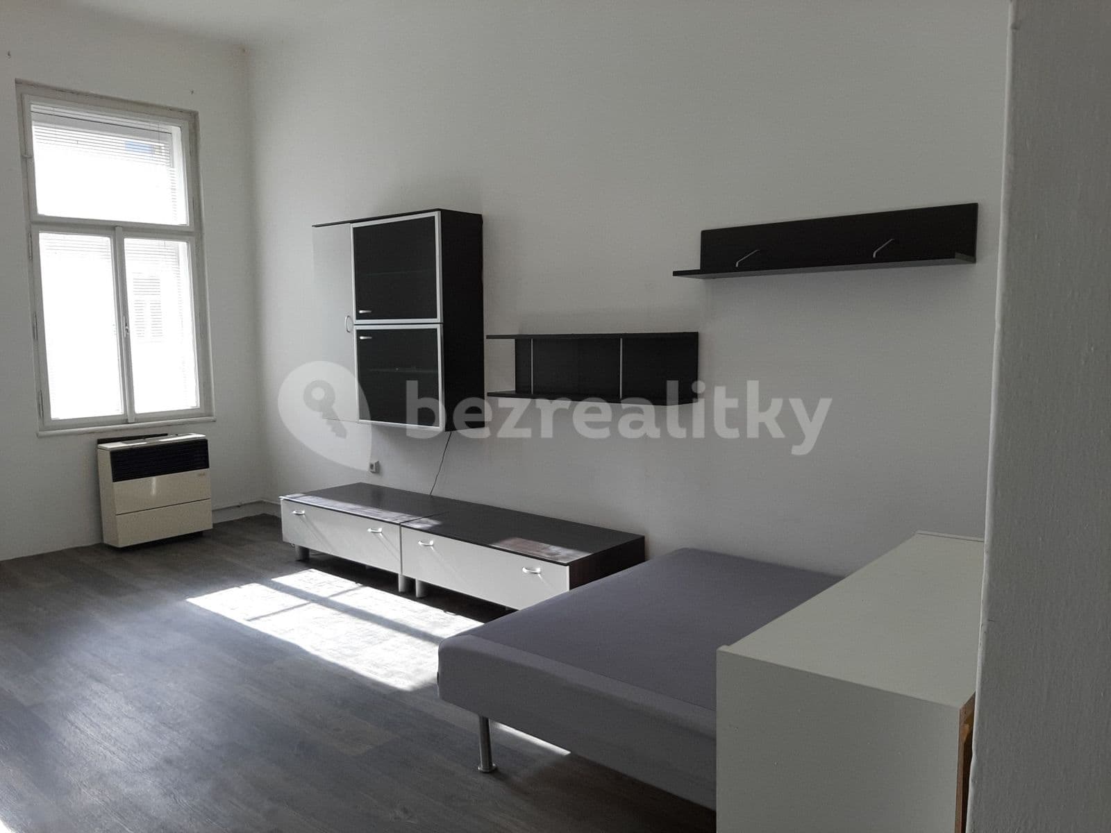 Prenájom bytu 1-izbový 40 m², Korunní, Praha, Praha Prenájom bytu 1-izbový 40 m², Korunní, Praha, Praha