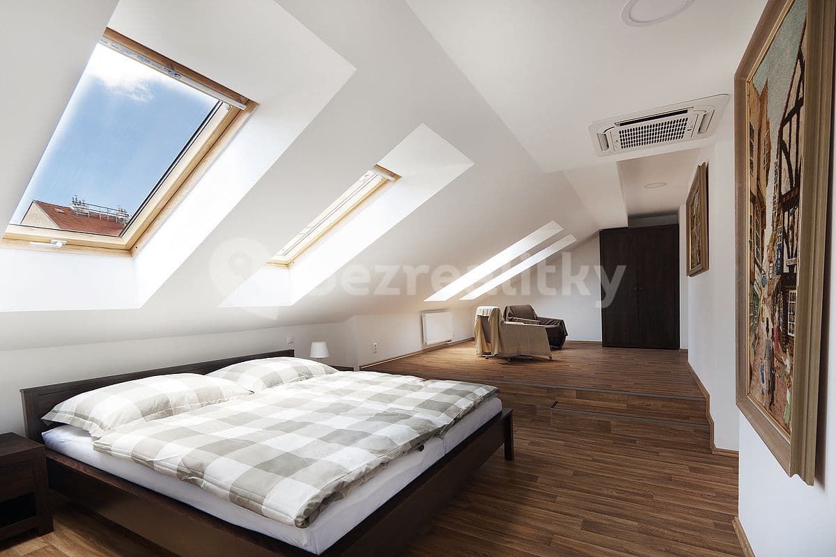 Prenájom bytu 3-izbový 120 m², Vltavská, Praha, Praha Prenájom bytu 3-izbový 120 m², Vltavská, Praha, Praha