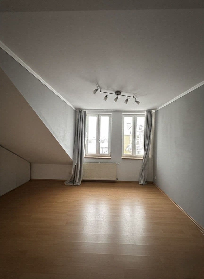 Prenájom bytu 3-izbový 75 m², Dukelských hrdinů, Praha, Praha Prenájom bytu 3-izbový 75 m², Dukelských hrdinů, Praha, Praha