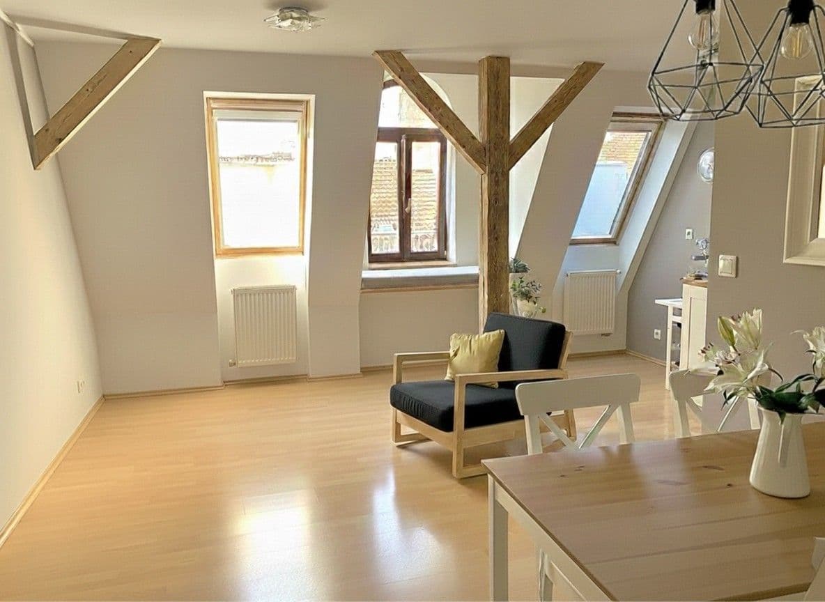 Prenájom bytu 3-izbový 75 m², Dukelských hrdinů, Praha, Praha Prenájom bytu 3-izbový 75 m², Dukelských hrdinů, Praha, Praha