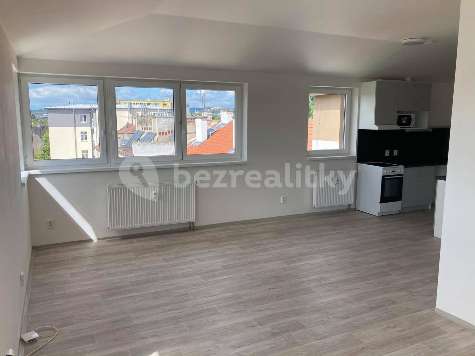 Prenájom bytu 1-izbový 39 m², Karáskovo náměstí, Brno, Jihomoravský kraj Prenájom bytu 1-izbový 39 m², Karáskovo náměstí, Brno, Jihomoravský kraj