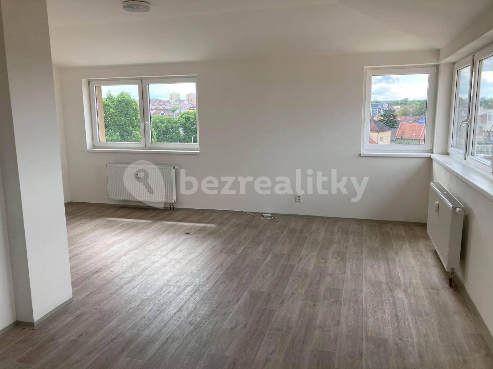 Prenájom bytu 1-izbový 39 m², Karáskovo náměstí, Brno, Jihomoravský kraj Prenájom bytu 1-izbový 39 m², Karáskovo náměstí, Brno, Jihomoravský kraj