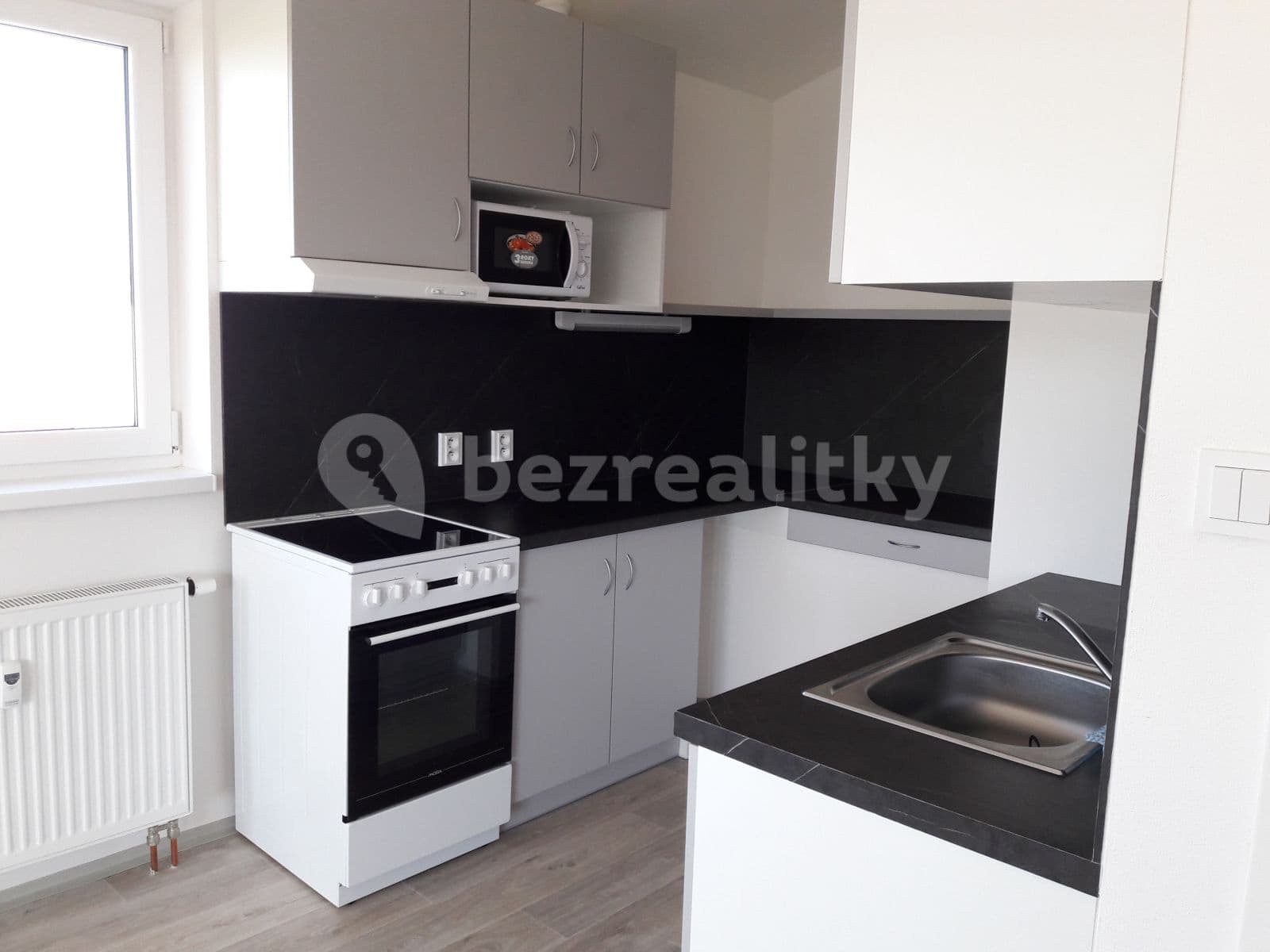 Prenájom bytu 1-izbový 39 m², Karáskovo náměstí, Brno, Jihomoravský kraj Prenájom bytu 1-izbový 39 m², Karáskovo náměstí, Brno, Jihomoravský kraj