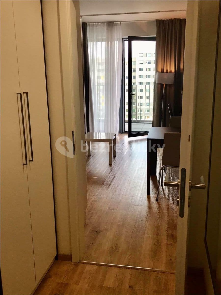 Prenájom bytu 1-izbový 26 m², Útulný 1kk byt s terasou, Praha, Praha Prenájom bytu 1-izbový 26 m², Útulný 1kk byt s terasou, Praha, Praha