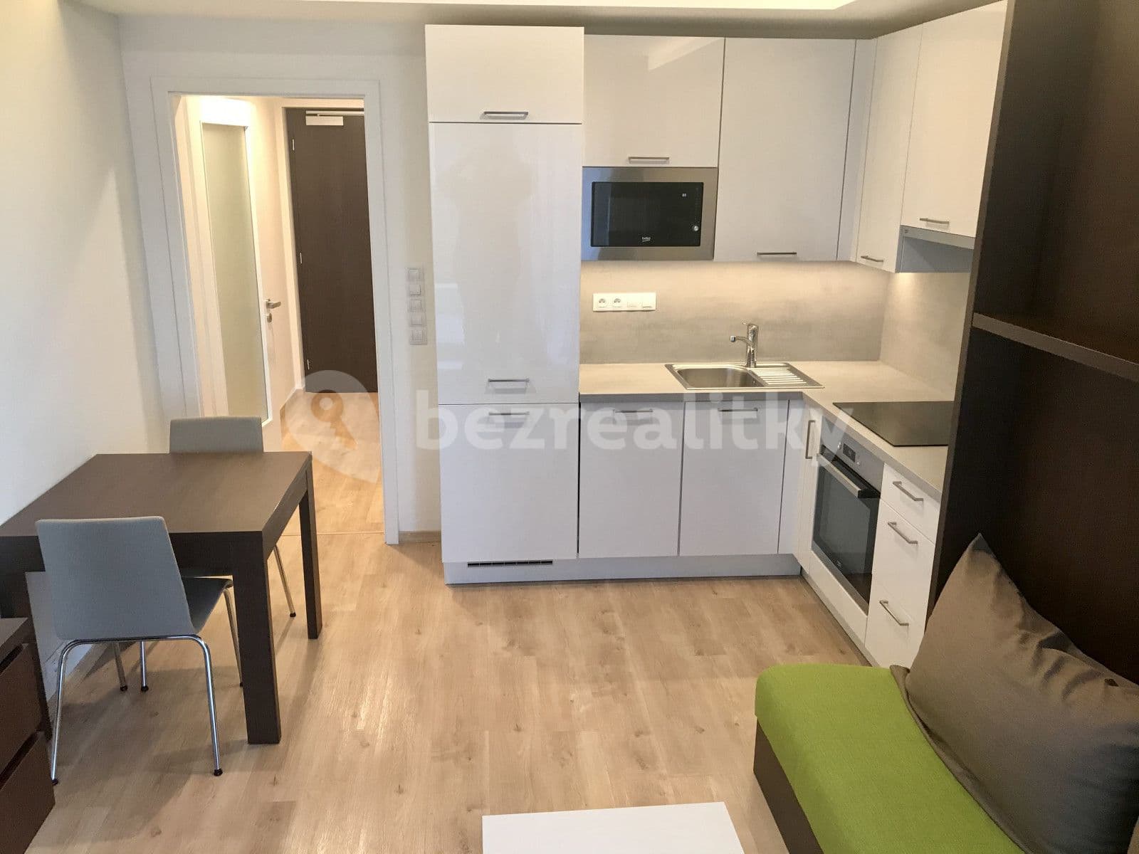 Prenájom bytu 1-izbový 26 m², Útulný 1kk byt s terasou, Praha, Praha Prenájom bytu 1-izbový 26 m², Útulný 1kk byt s terasou, Praha, Praha