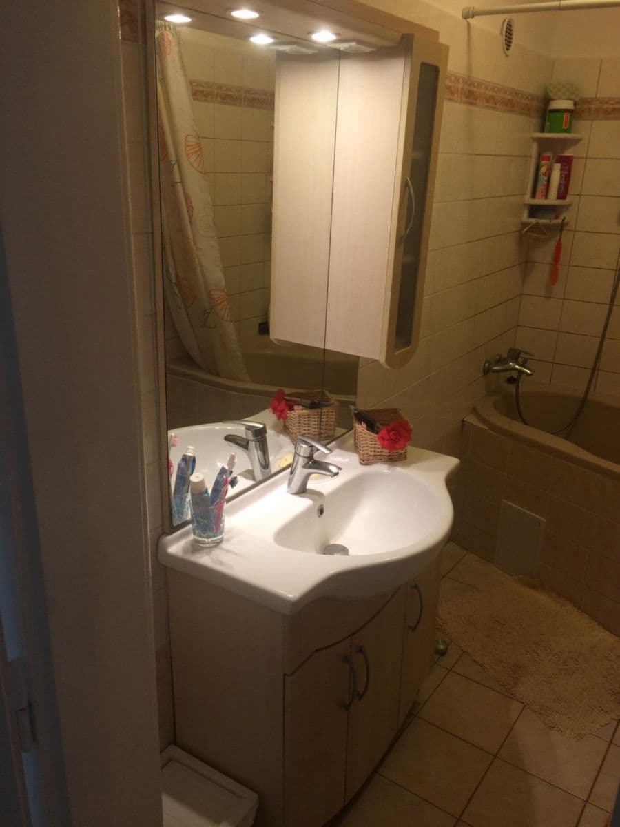 Prenájom bytu 2-izbový 57 m², Jaselská, Praha, Praha Prenájom bytu 2-izbový 57 m², Jaselská, Praha, Praha