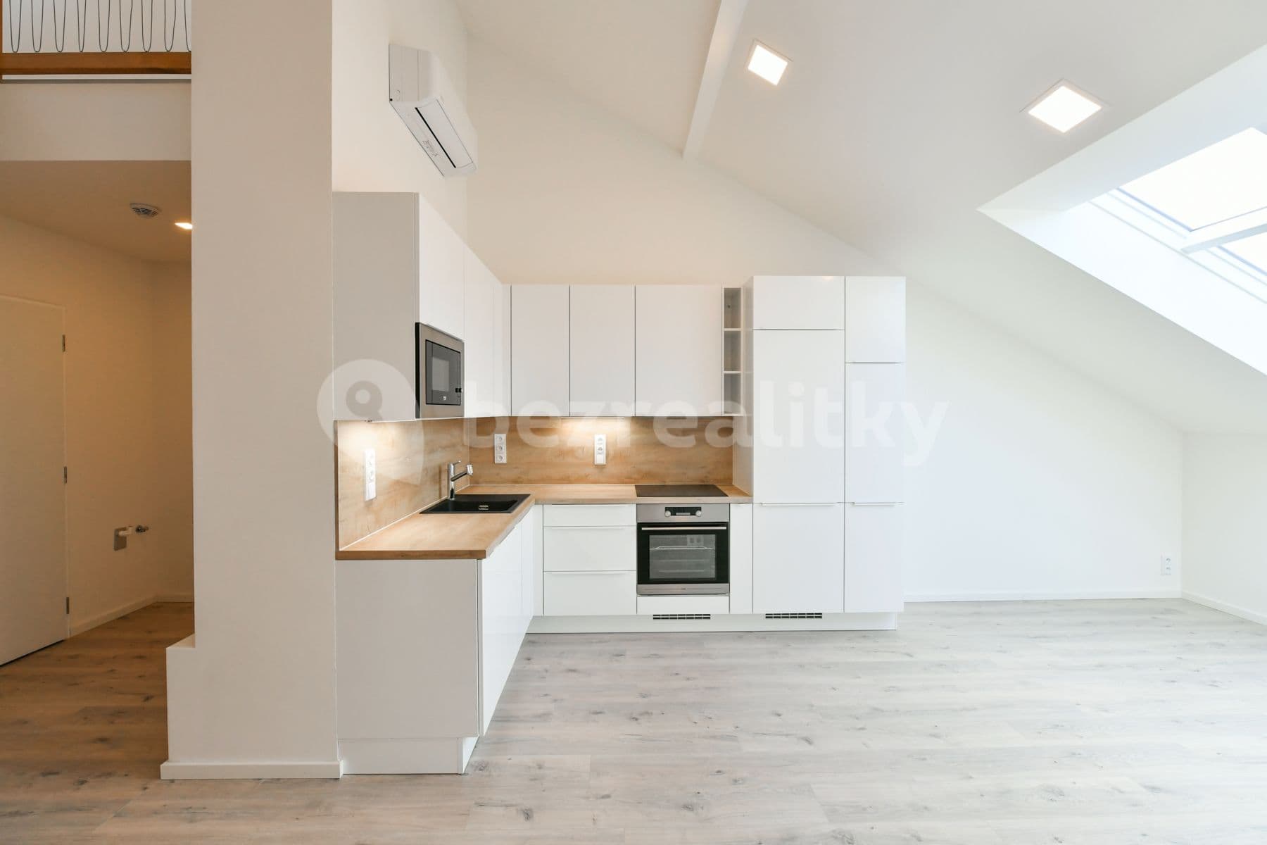 Prenájom bytu 3-izbový 89 m², Kubelíkova, Praha, Praha Prenájom bytu 3-izbový 89 m², Kubelíkova, Praha, Praha