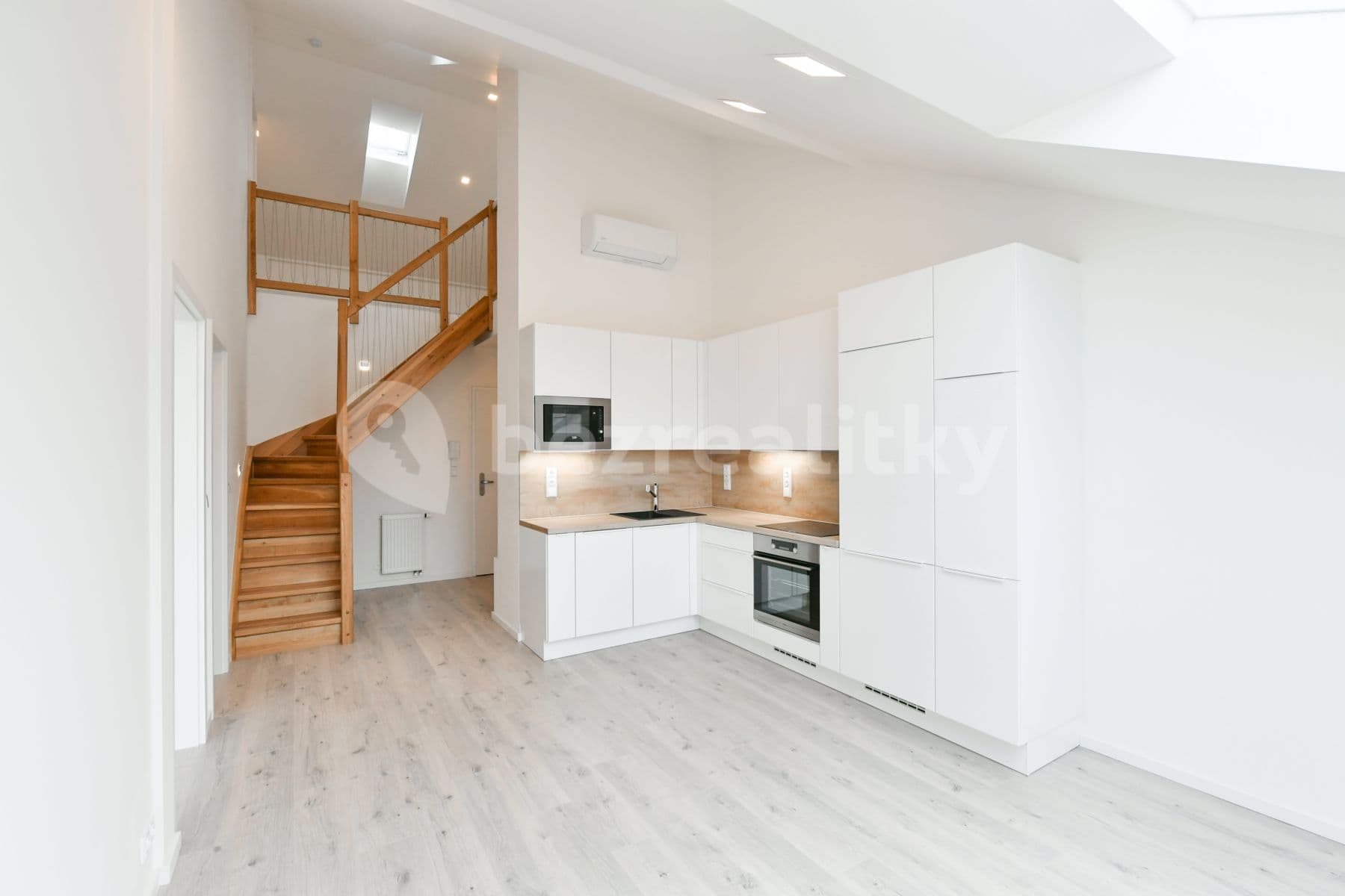 Prenájom bytu 3-izbový 89 m², Kubelíkova, Praha, Praha Prenájom bytu 3-izbový 89 m², Kubelíkova, Praha, Praha