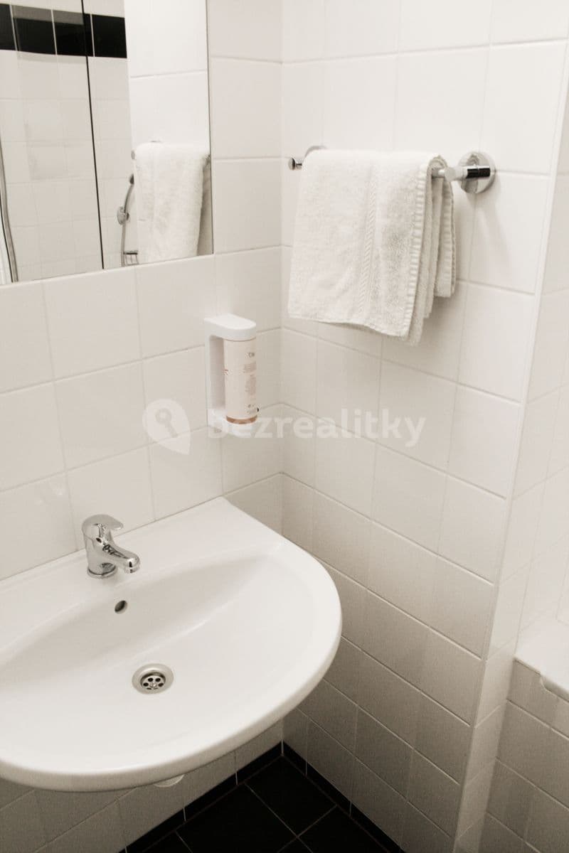 Prenájom bytu 1-izbový 20 m², Křížová, Praha, Praha Prenájom bytu 1-izbový 20 m², Křížová, Praha, Praha