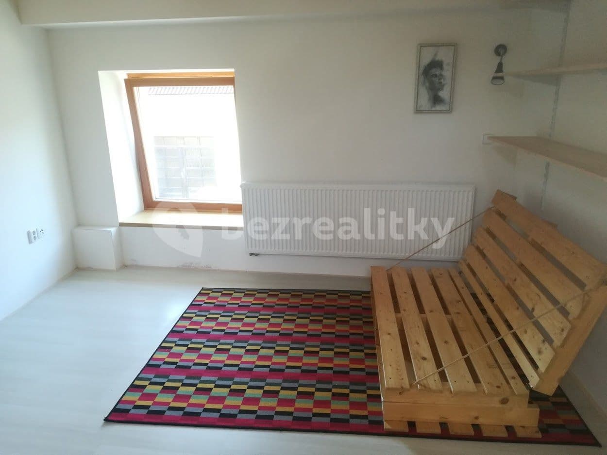 Prenájom bytu 1-izbový 50 m², Jar. Staši, Zlín, Zlínský kraj Prenájom bytu 1-izbový 50 m², Jar. Staši, Zlín, Zlínský kraj