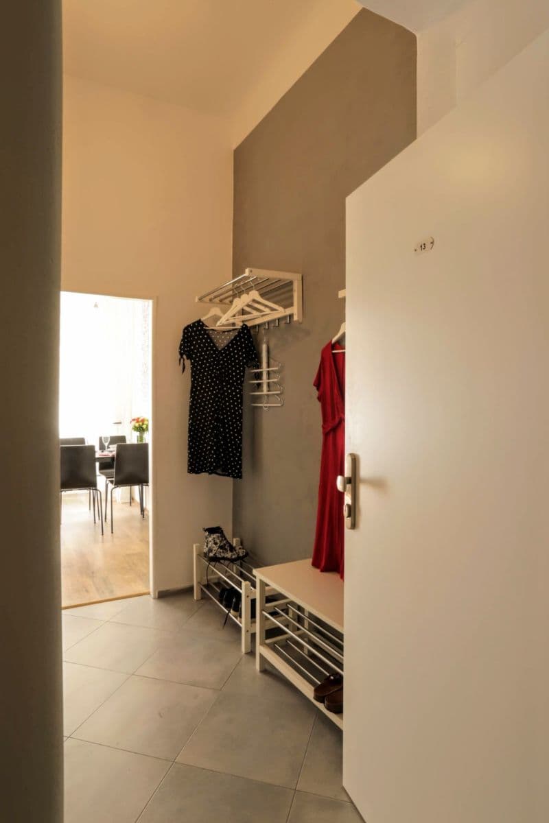Prenájom bytu 1-izbový 42 m², Grafická, Praha, Praha Prenájom bytu 1-izbový 42 m², Grafická, Praha, Praha