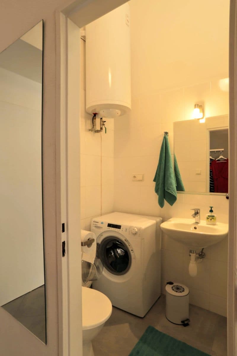 Prenájom bytu 1-izbový 42 m², Grafická, Praha, Praha Prenájom bytu 1-izbový 42 m², Grafická, Praha, Praha
