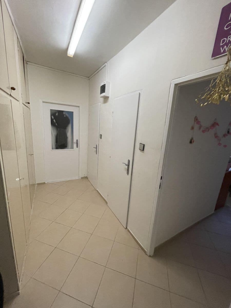 Prenájom bytu 2-izbový 52 m², Káranská, Praha, Praha Prenájom bytu 2-izbový 52 m², Káranská, Praha, Praha