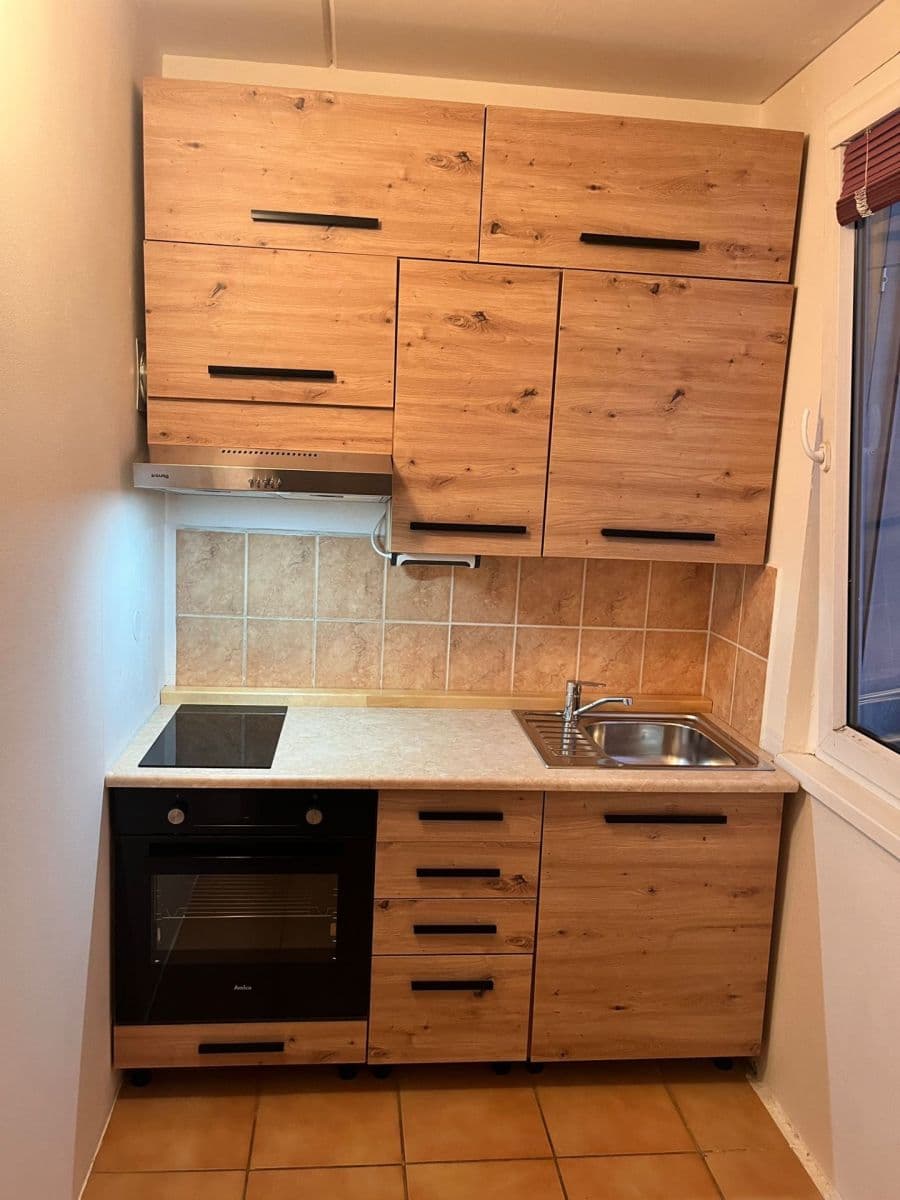 Prenájom bytu 1-izbový 30 m², Krynická, Praha, Praha Prenájom bytu 1-izbový 30 m², Krynická, Praha, Praha