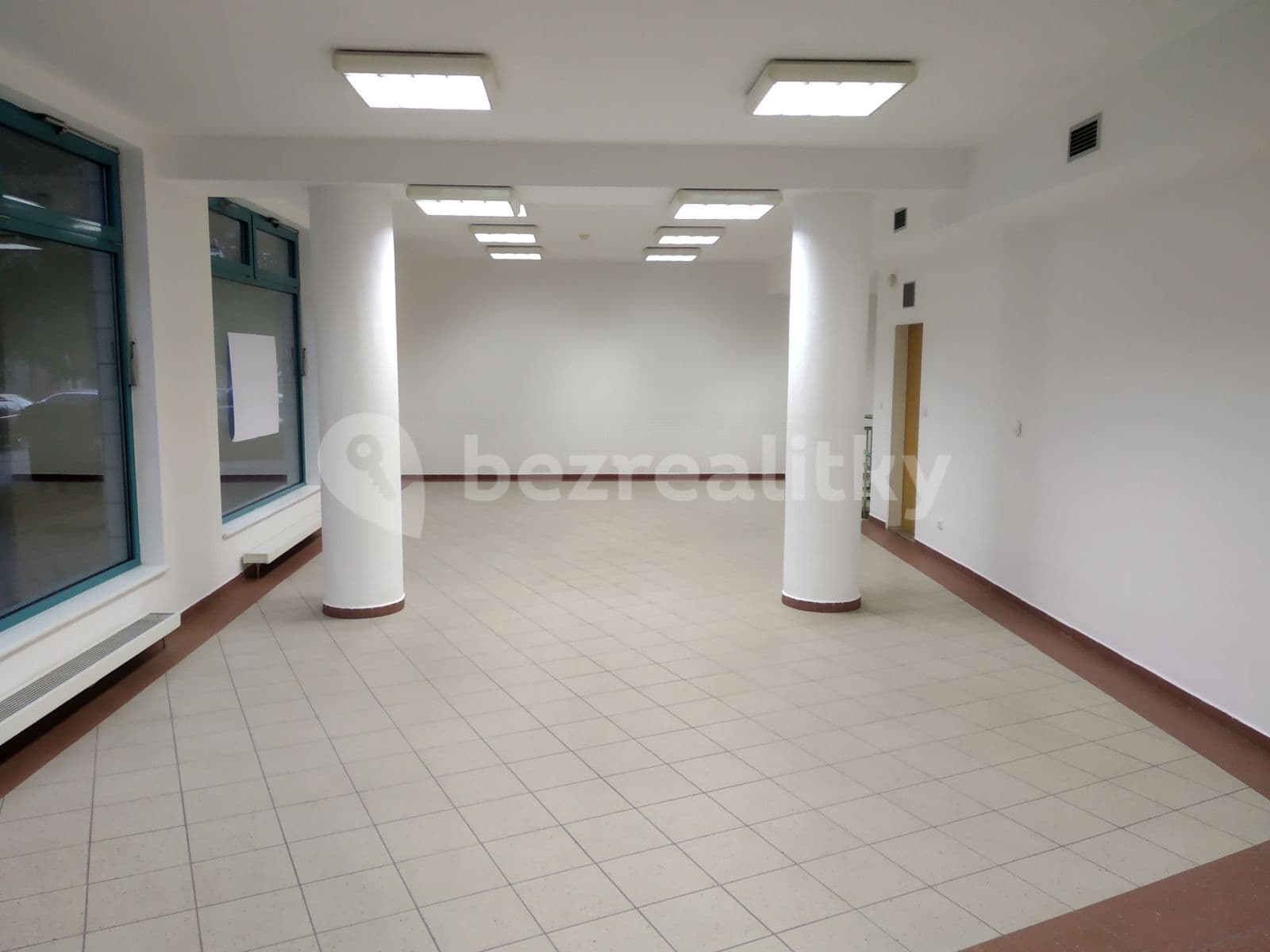 Prenájom nebytového priestoru 154 m², Bratří Dohalských, Praha, Praha Prenájom nebytového priestoru 154 m², Bratří Dohalských, Praha, Praha