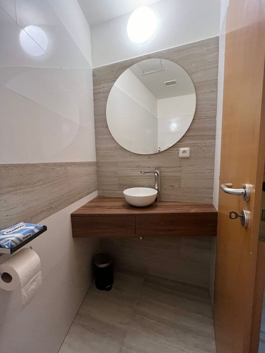 Prenájom nebytového priestoru 154 m², Bratří Dohalských, Praha, Praha Prenájom nebytového priestoru 154 m², Bratří Dohalských, Praha, Praha