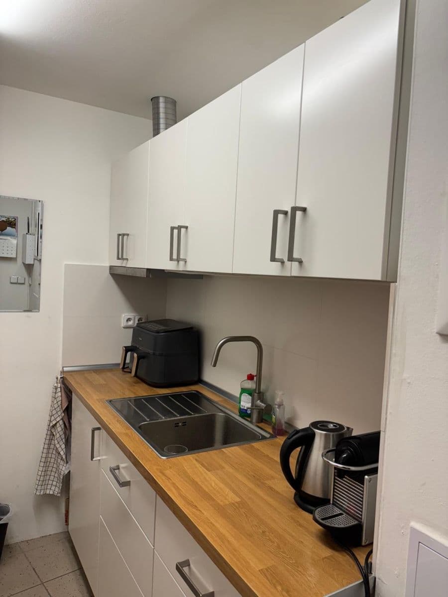 Prenájom nebytového priestoru 154 m², Bratří Dohalských, Praha, Praha Prenájom nebytového priestoru 154 m², Bratří Dohalských, Praha, Praha