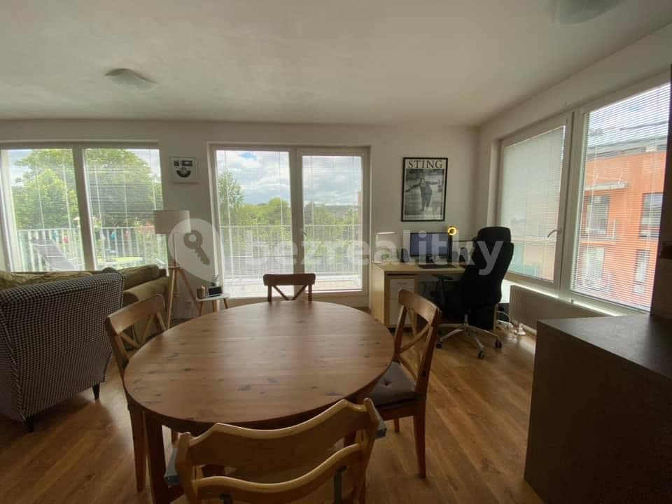 Prenájom bytu 3-izbový 79 m², Na Fialce, Říčany, Středočeský kraj Prenájom bytu 3-izbový 79 m², Na Fialce, Říčany, Středočeský kraj