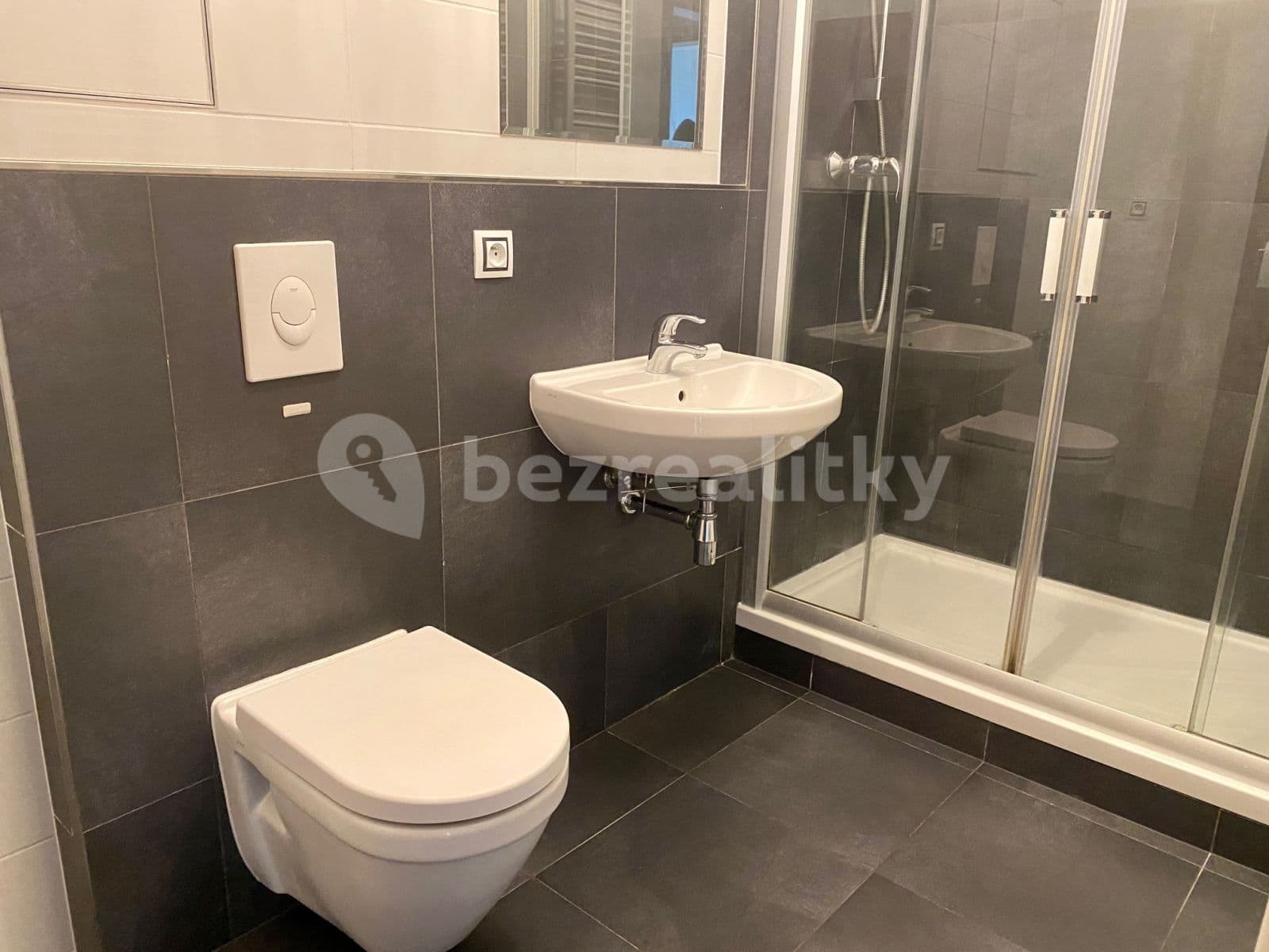 Prenájom bytu 1-izbový 32 m², Sousedíkova, Praha, Praha Prenájom bytu 1-izbový 32 m², Sousedíkova, Praha, Praha