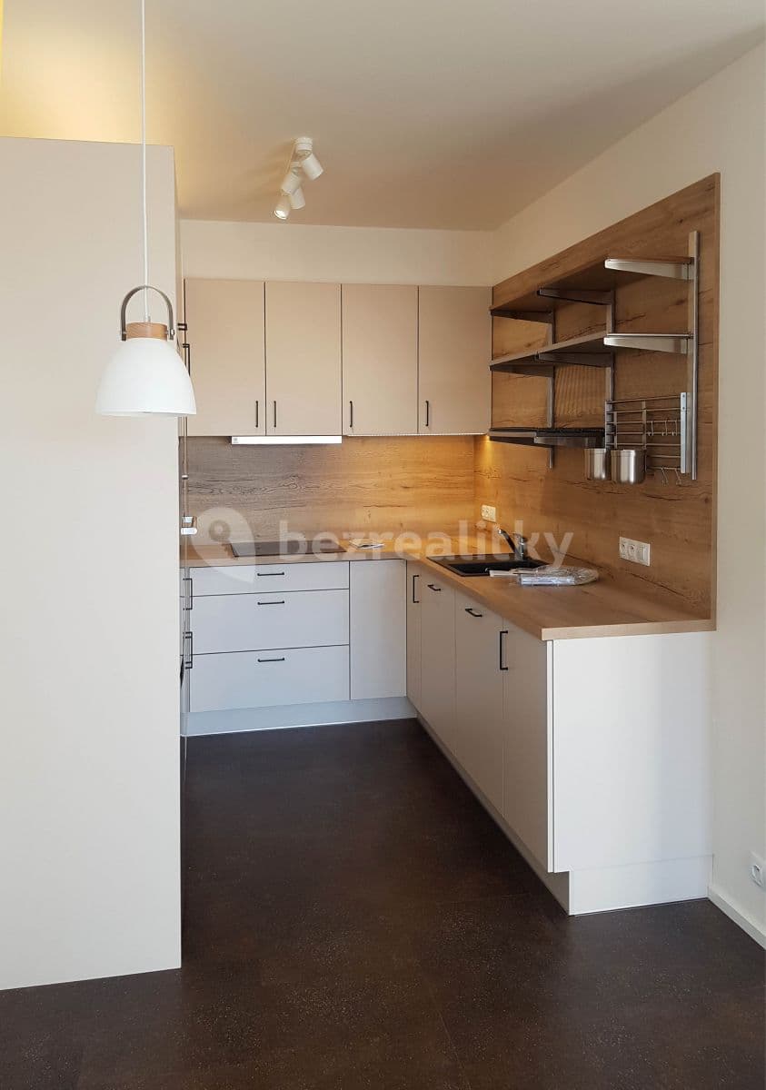 Prenájom bytu 2-izbový 57 m², Tovární, Čelákovice, Středočeský kraj Prenájom bytu 2-izbový 57 m², Tovární, Čelákovice, Středočeský kraj