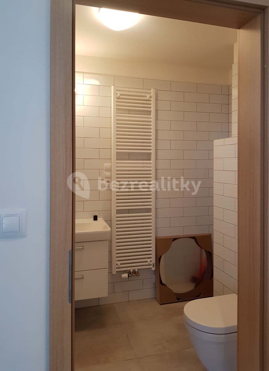 Prenájom bytu 2-izbový 57 m², Tovární, Čelákovice, Středočeský kraj Prenájom bytu 2-izbový 57 m², Tovární, Čelákovice, Středočeský kraj