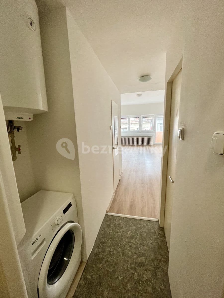 Prenájom bytu 1-izbový 38 m², U Kavalírky, Praha, Praha Prenájom bytu 1-izbový 38 m², U Kavalírky, Praha, Praha