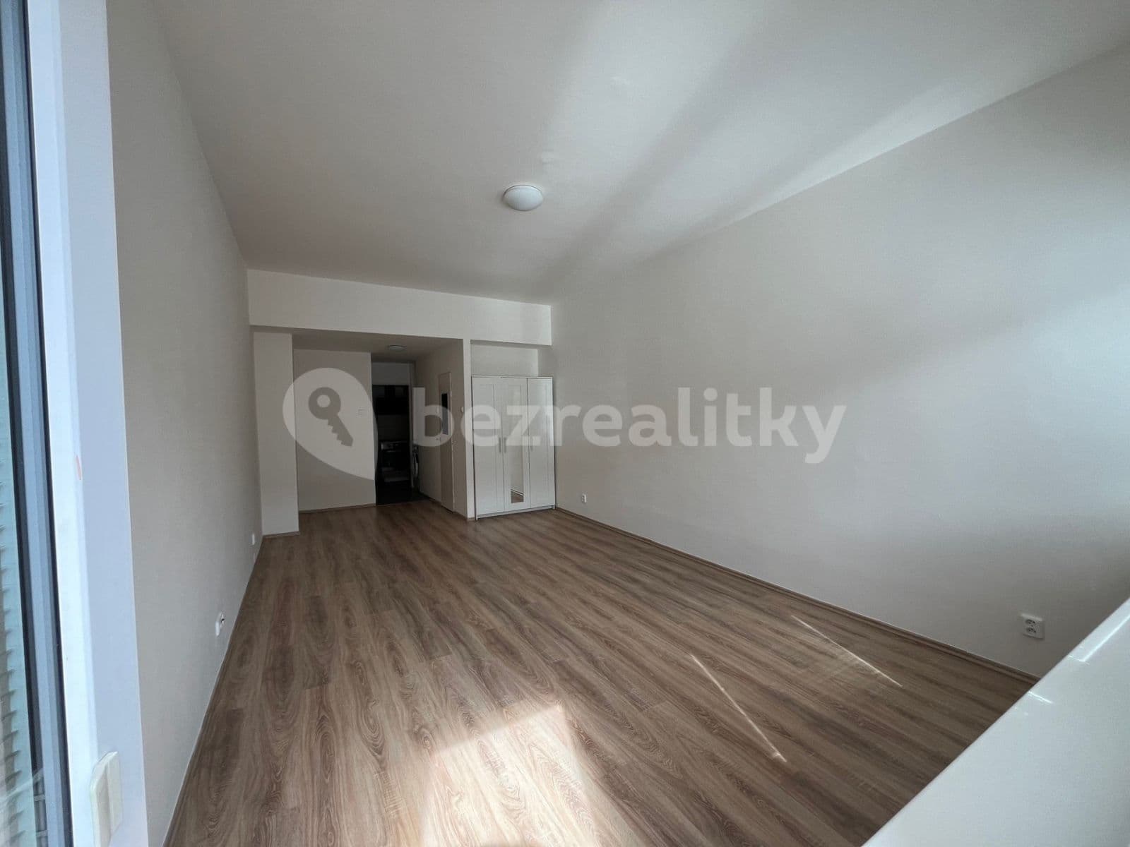 Prenájom bytu 1-izbový 38 m², U Kavalírky, Praha, Praha Prenájom bytu 1-izbový 38 m², U Kavalírky, Praha, Praha