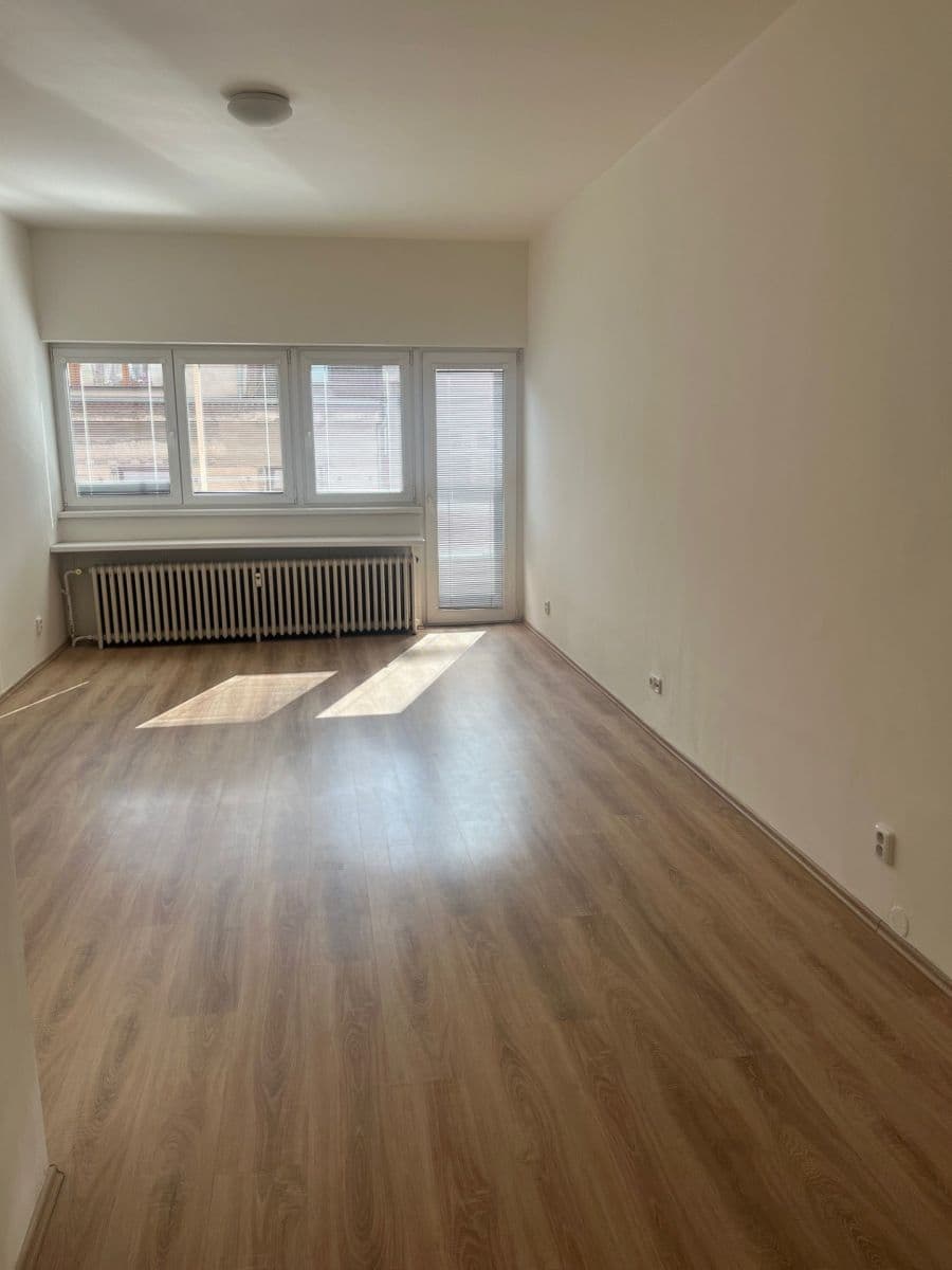 Prenájom bytu 1-izbový 38 m², U Kavalírky, Praha, Praha Prenájom bytu 1-izbový 38 m², U Kavalírky, Praha, Praha