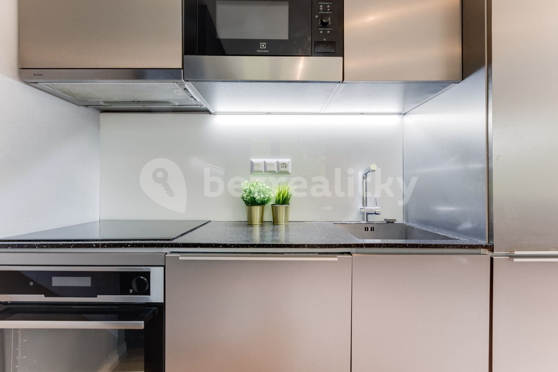 Prenájom bytu 3-izbový 60 m², Pujmanové, Praha, Praha Prenájom bytu 3-izbový 60 m², Pujmanové, Praha, Praha