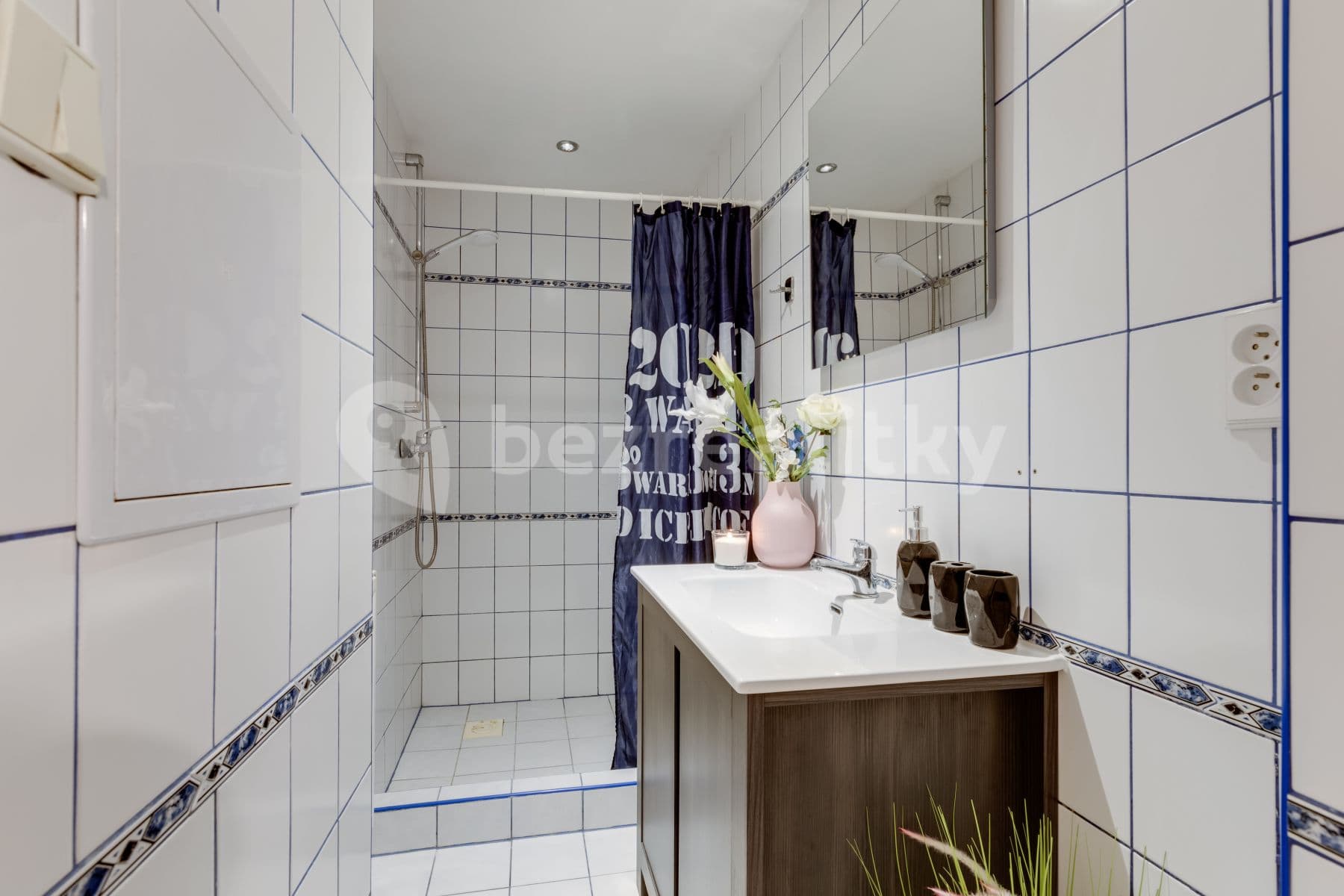 Prenájom bytu 2-izbový 69 m², Šlikova, Praha, Praha Prenájom bytu 2-izbový 69 m², Šlikova, Praha, Praha