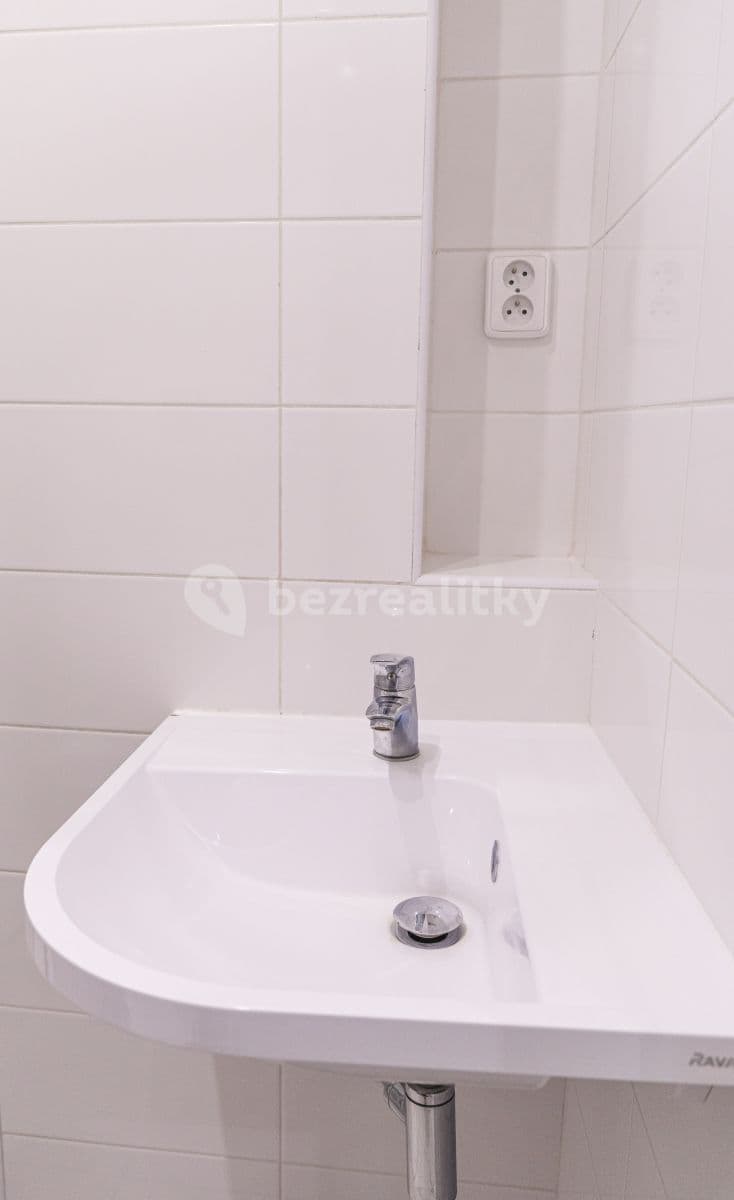 Prenájom bytu 1-izbový 30 m², Ruská, Praha, Praha Prenájom bytu 1-izbový 30 m², Ruská, Praha, Praha