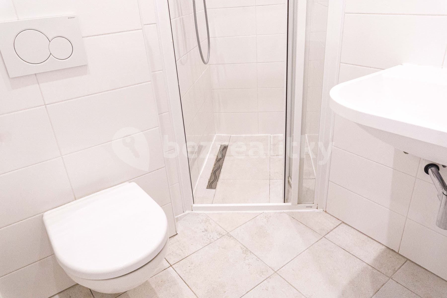 Prenájom bytu 1-izbový 30 m², Ruská, Praha, Praha Prenájom bytu 1-izbový 30 m², Ruská, Praha, Praha