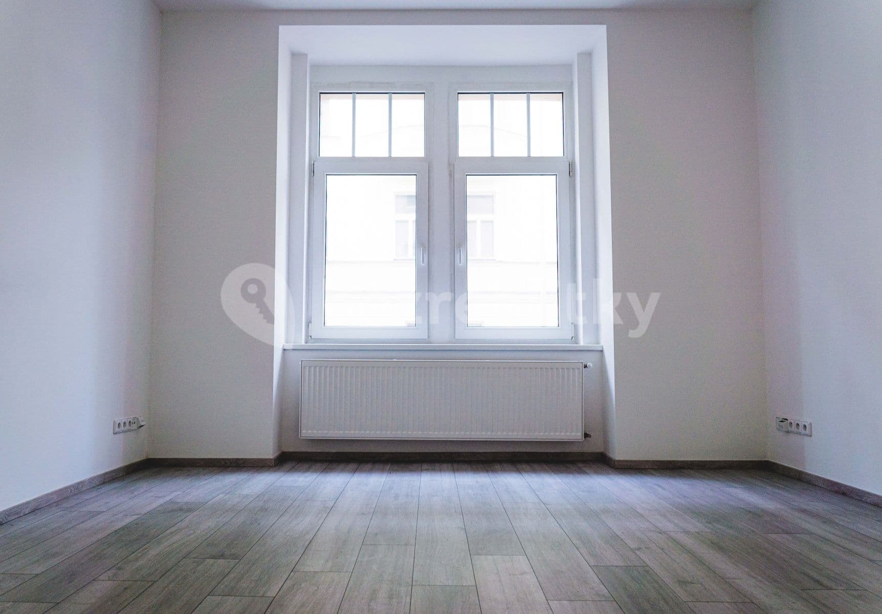 Prenájom bytu 1-izbový 30 m², Ruská, Praha, Praha