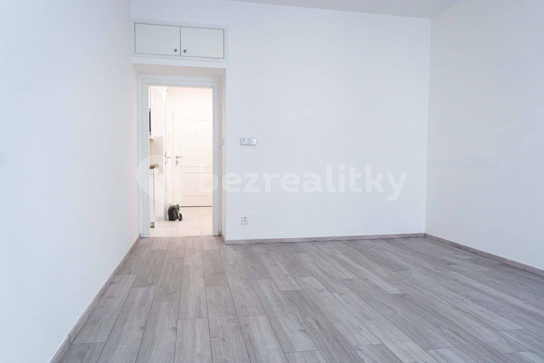 Prenájom bytu 1-izbový 30 m², Ruská, Praha, Praha Prenájom bytu 1-izbový 30 m², Ruská, Praha, Praha