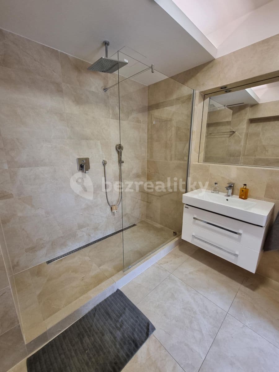 Prenájom bytu 2-izbový 58 m², Za Karlínským přístavem, Praha, Praha Prenájom bytu 2-izbový 58 m², Za Karlínským přístavem, Praha, Praha