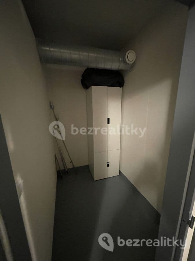 Prenájom garáže 14 m², Hlučkova, Praha, Praha Prenájom garáže 14 m², Hlučkova, Praha, Praha