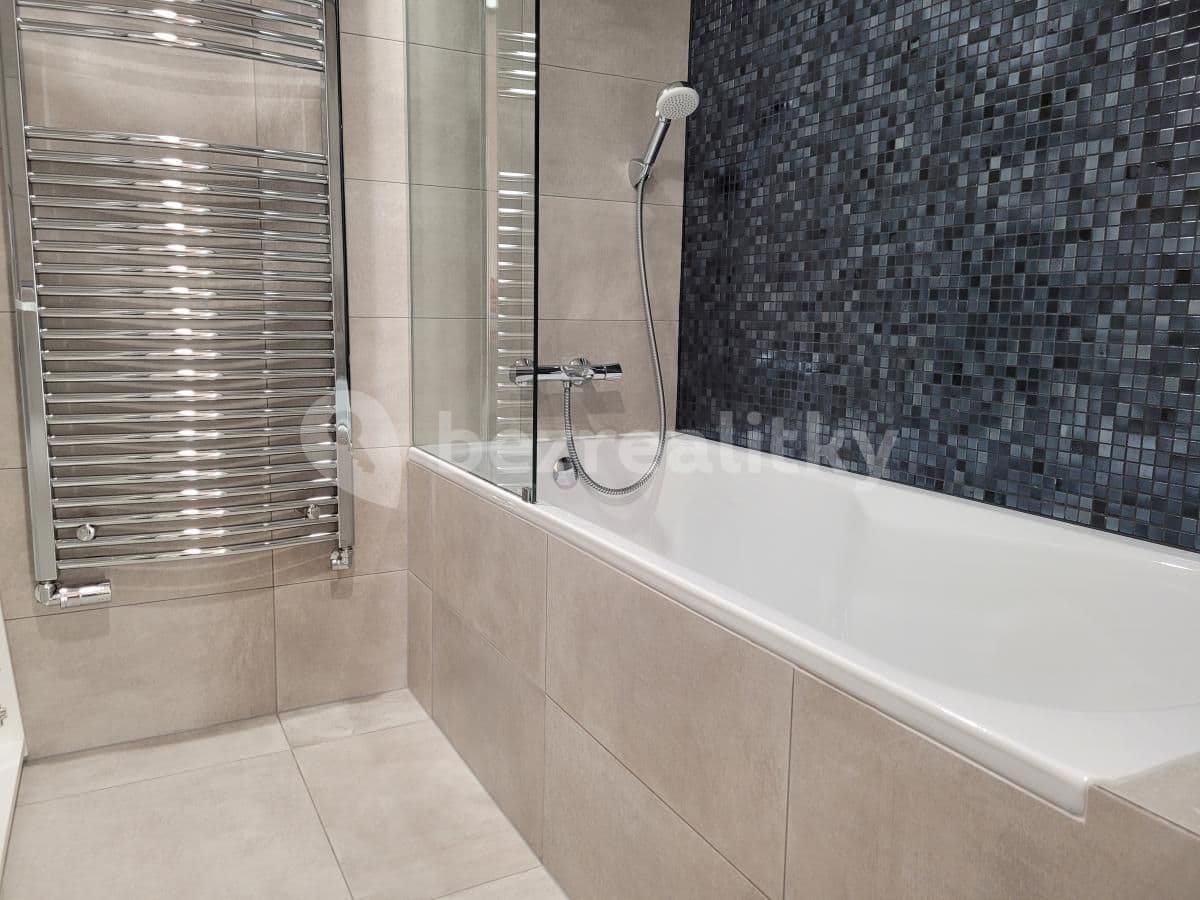 Prenájom bytu 3-izbový 90 m², Mukařovského, Praha, Praha Prenájom bytu 3-izbový 90 m², Mukařovského, Praha, Praha