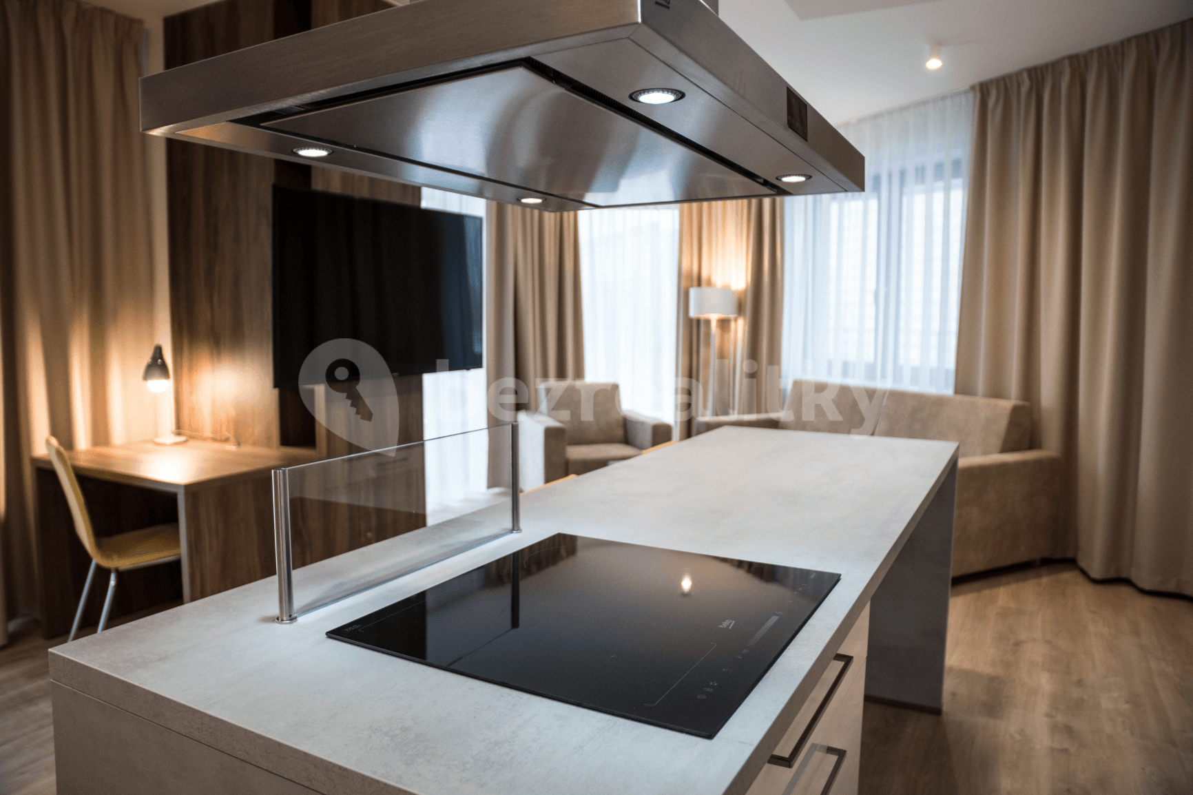 Prenájom bytu 3-izbový 90 m², Mukařovského, Praha, Praha Prenájom bytu 3-izbový 90 m², Mukařovského, Praha, Praha