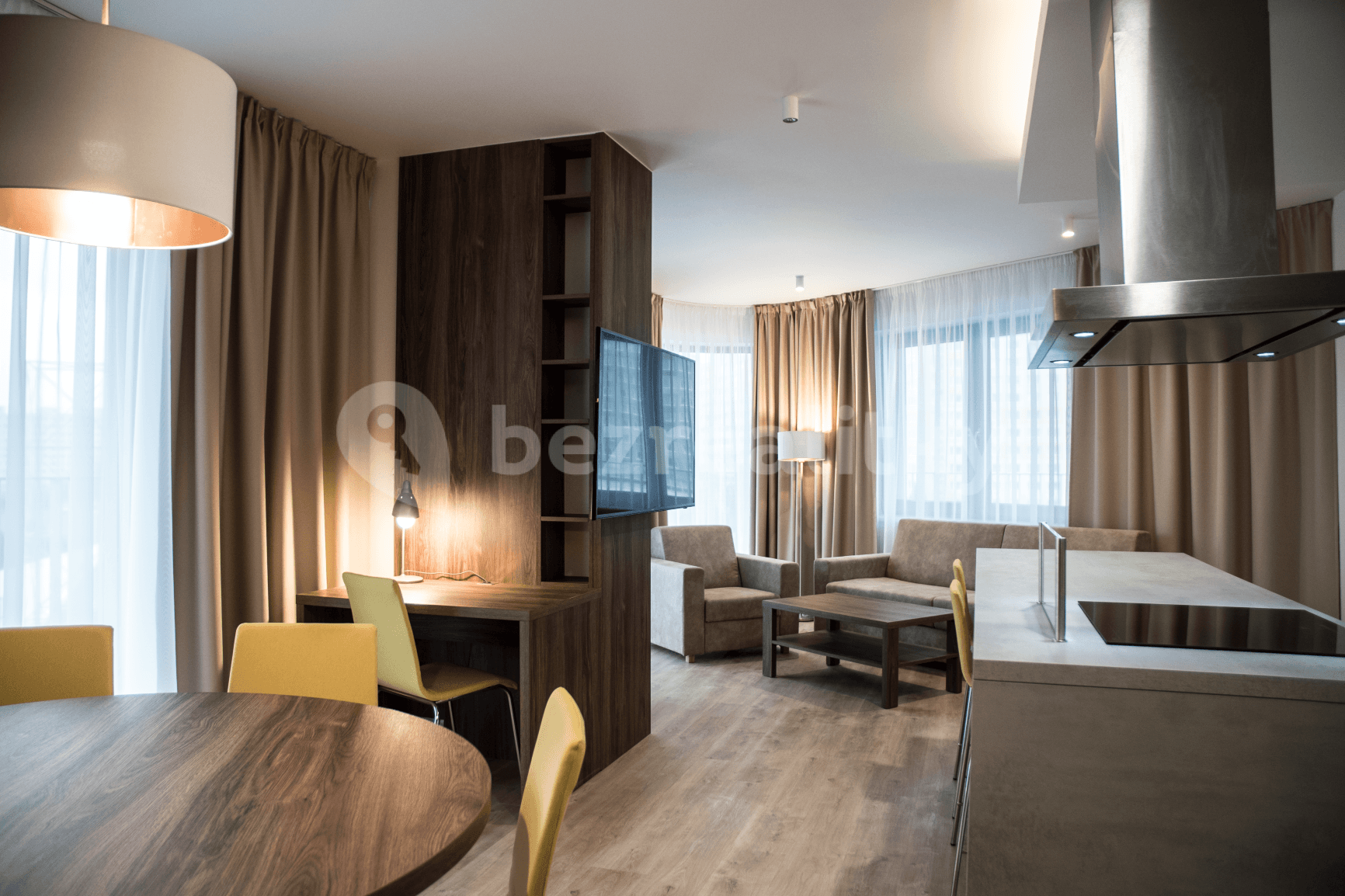 Prenájom bytu 3-izbový 90 m², Mukařovského, Praha, Praha Prenájom bytu 3-izbový 90 m², Mukařovského, Praha, Praha