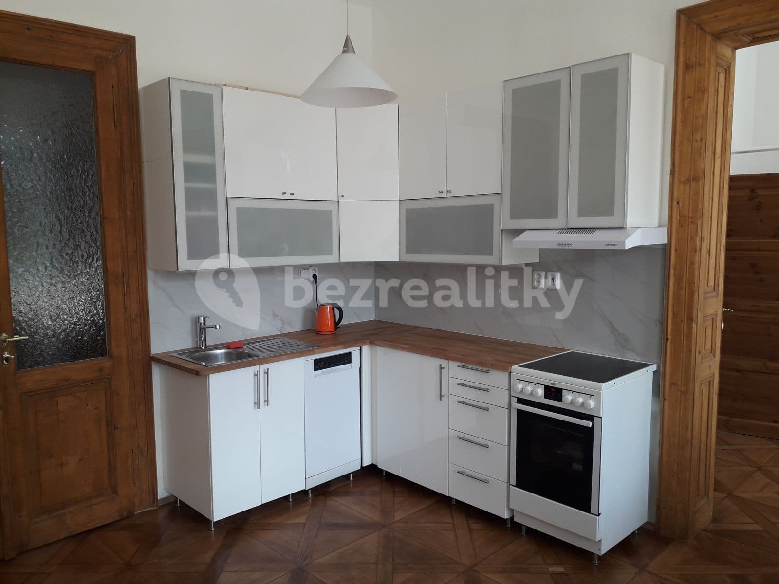 Prenájom bytu 2-izbový 60 m², Bolzanova, Praha, Praha Prenájom bytu 2-izbový 60 m², Bolzanova, Praha, Praha
