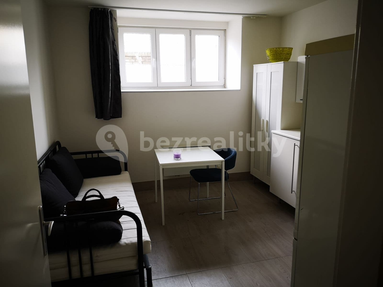 Prenájom bytu 1-izbový 20 m², Pod Kynclovkou, Praha, Praha