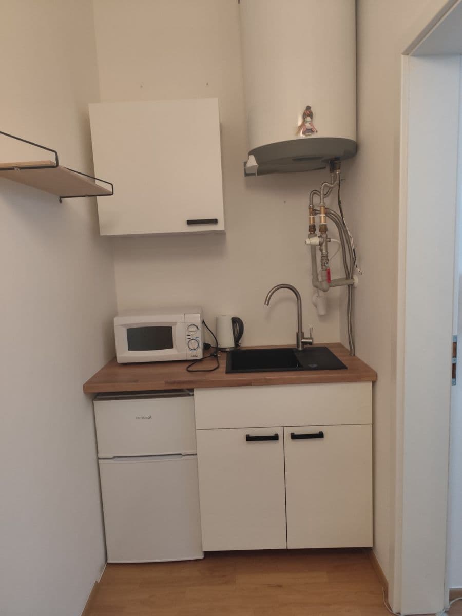 Prenájom bytu 3-izbový 25 m², Světova, Praha, Praha Prenájom bytu 3-izbový 25 m², Světova, Praha, Praha