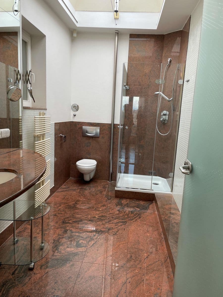 Prenájom bytu 3-izbový 127 m², Uralská, Praha, Praha Prenájom bytu 3-izbový 127 m², Uralská, Praha, Praha