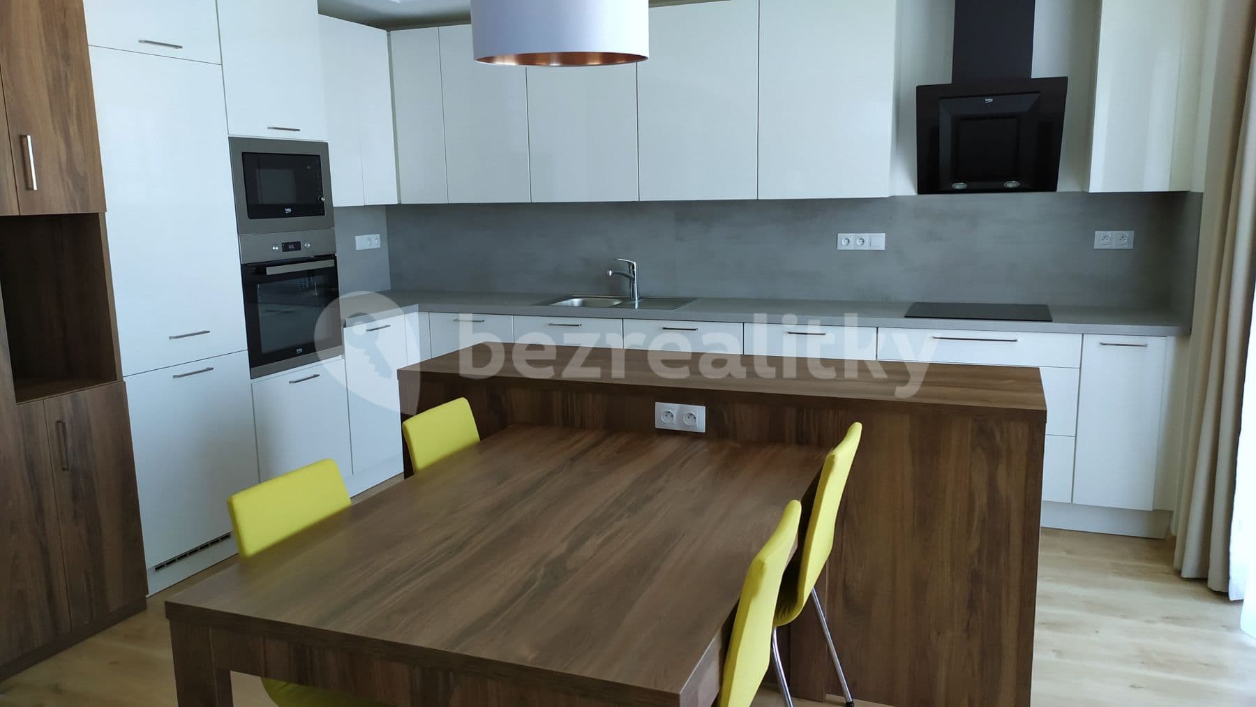 Prenájom bytu 2-izbový 70 m², Mukařovského, Praha, Praha Prenájom bytu 2-izbový 70 m², Mukařovského, Praha, Praha